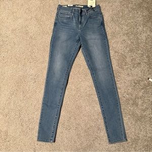 Levi's® Premium
720 HIGH RISE SUPER SKINNY WOMEN'S JEANS